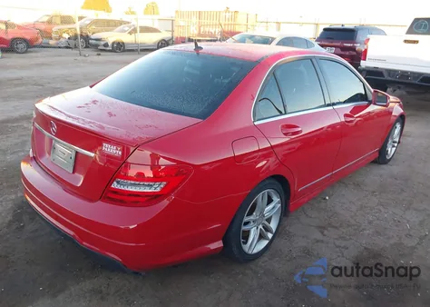 2014 Mercedes-Benz C 250 Sport z USA, uszkodzony, nr VIN WDDGF4HB6EA955208